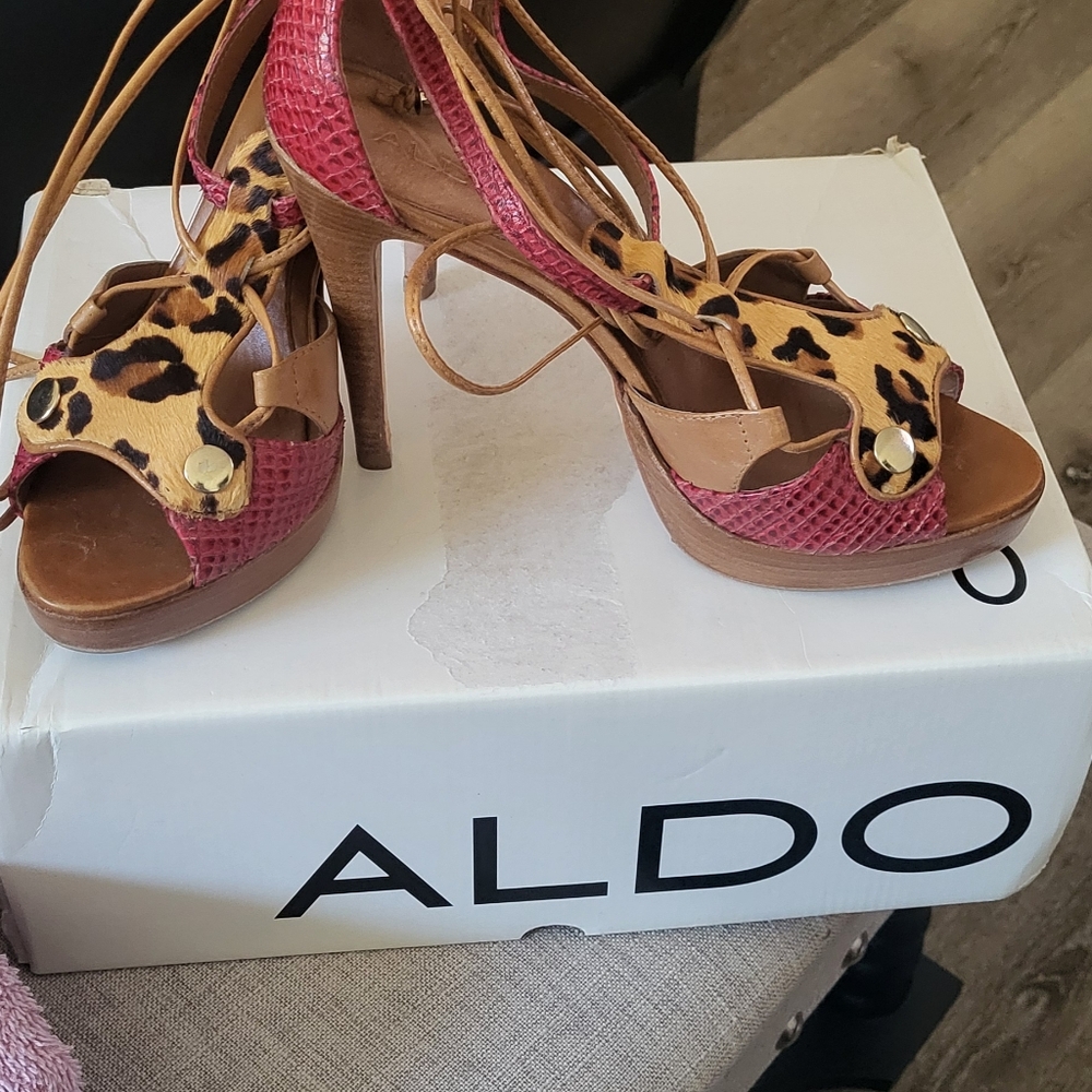 Ladies shoes.